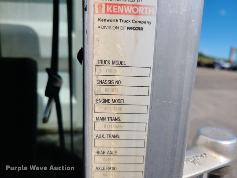 image for item EL9889 1995 Kenworth T800  semi truck