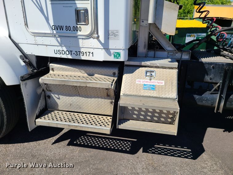 image for item EL9889 1995 Kenworth T800  semi truck