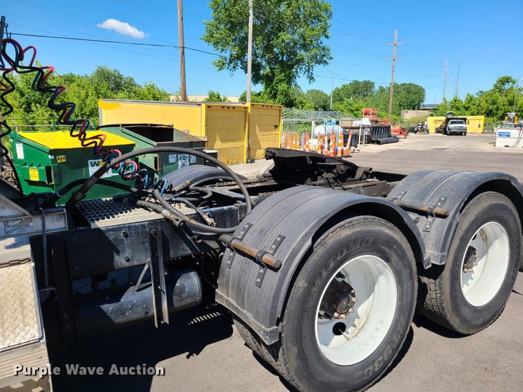 image for item EL9889 1995 Kenworth T800  semi truck