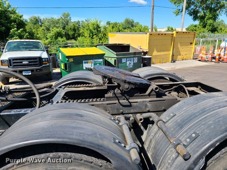 image for item EL9889 1995 Kenworth T800  semi truck