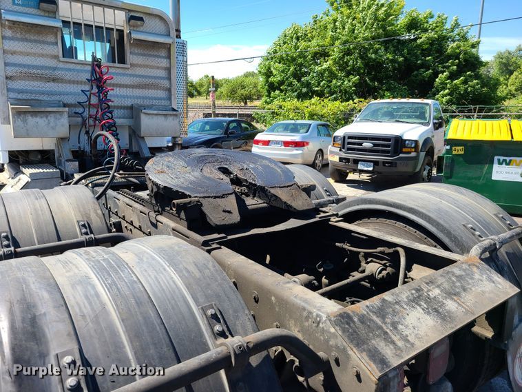 image for item EL9889 1995 Kenworth T800  semi truck