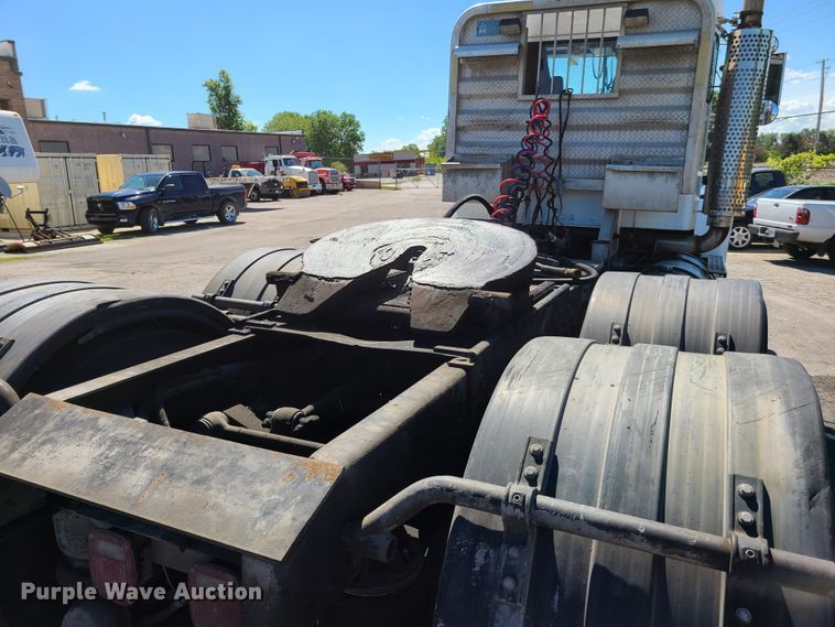 image for item EL9889 1995 Kenworth T800  semi truck