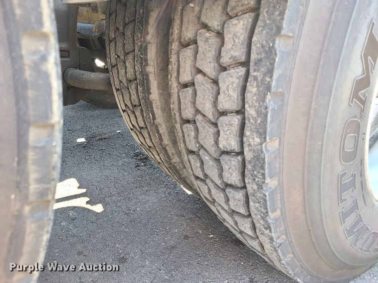 image for item EL9889 1995 Kenworth T800  semi truck