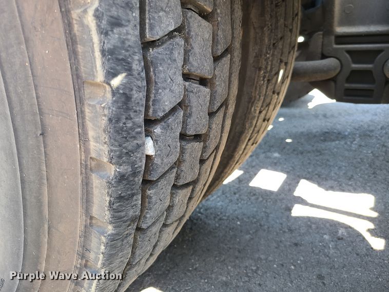 image for item EL9889 1995 Kenworth T800  semi truck