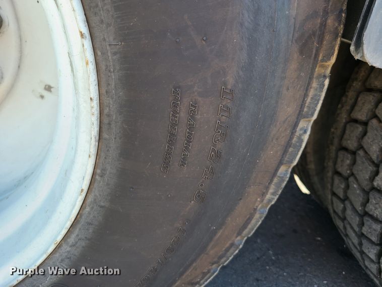 image for item EL9889 1995 Kenworth T800  semi truck