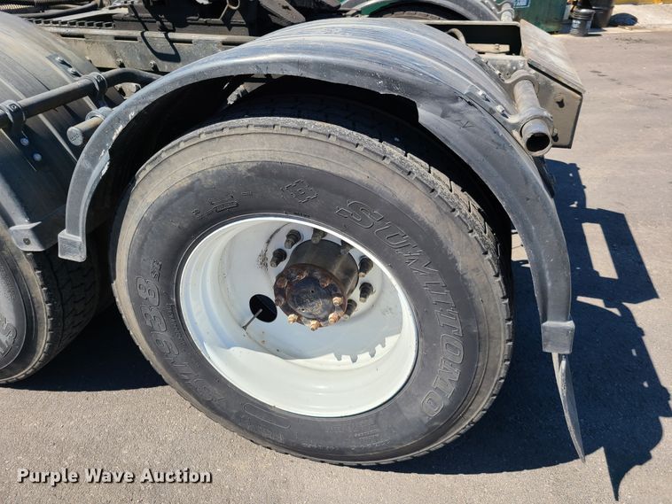 image for item EL9889 1995 Kenworth T800  semi truck