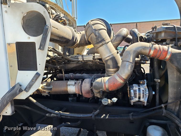 image for item EL9889 1995 Kenworth T800  semi truck