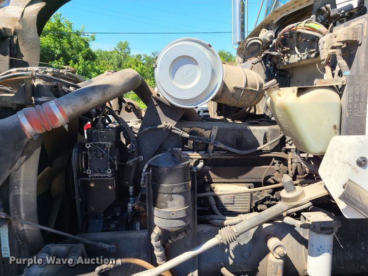 image for item EL9889 1995 Kenworth T800  semi truck