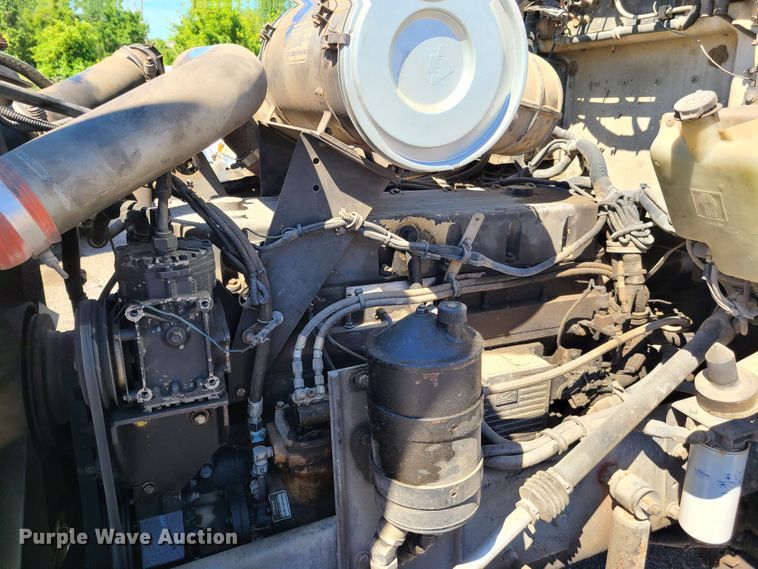 image for item EL9889 1995 Kenworth T800  semi truck