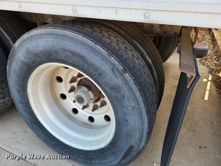 image for item EL9905 1999 Utility refrigerated van trailer