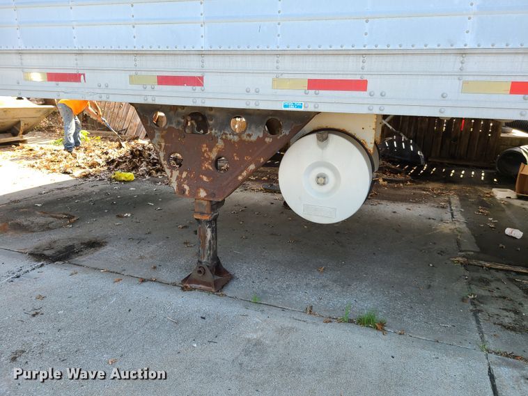 image for item EL9905 1999 Utility refrigerated van trailer