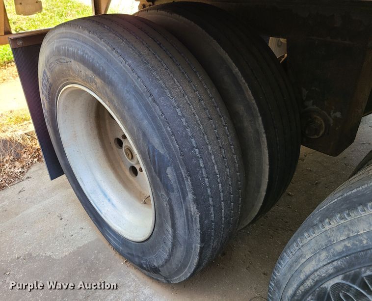 image for item EL9905 1999 Utility refrigerated van trailer