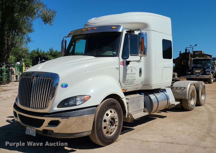 image for item EL9975 2014 International ProStar  semi truck