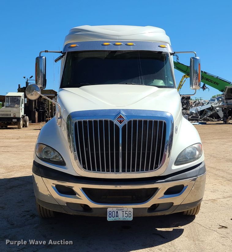 image for item EL9975 2014 International ProStar  semi truck