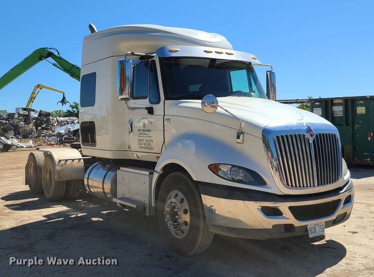 image for item EL9975 2014 International ProStar  semi truck