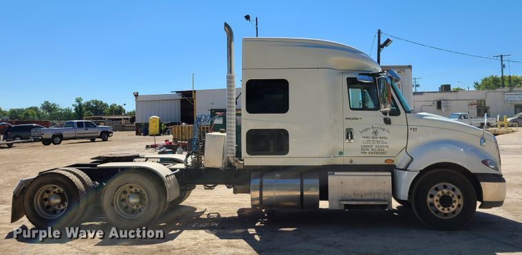 image for item EL9975 2014 International ProStar  semi truck