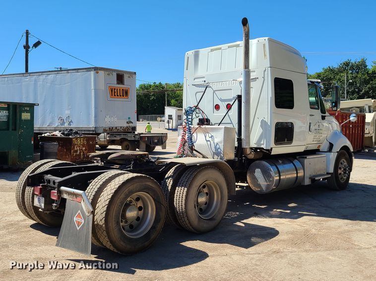 image for item EL9975 2014 International ProStar  semi truck