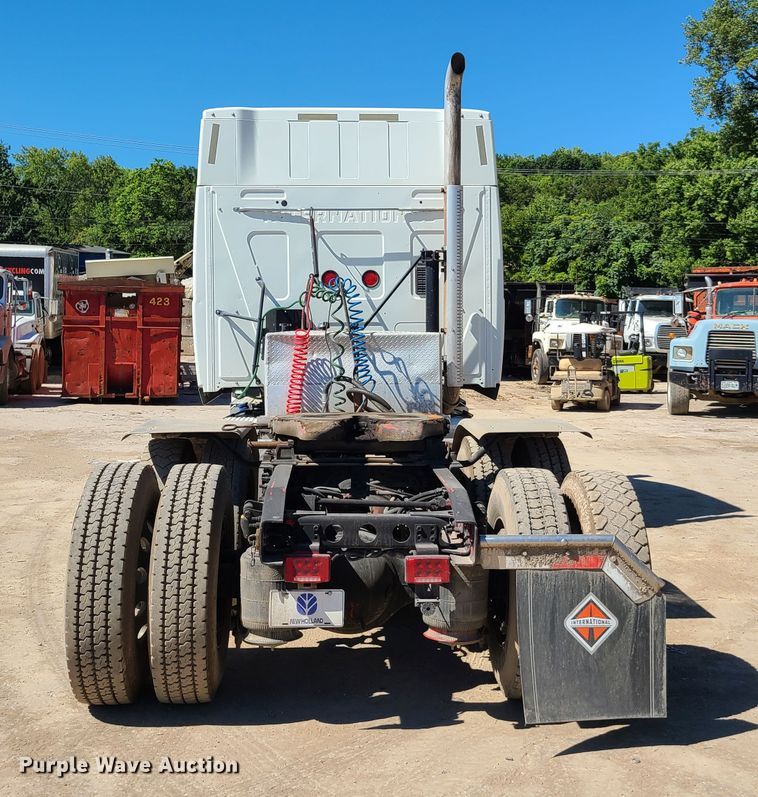 image for item EL9975 2014 International ProStar  semi truck