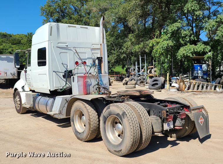 image for item EL9975 2014 International ProStar  semi truck