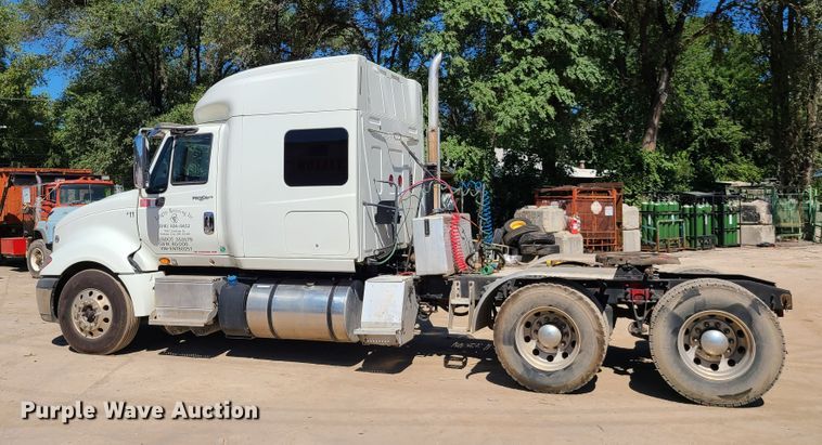 image for item EL9975 2014 International ProStar  semi truck