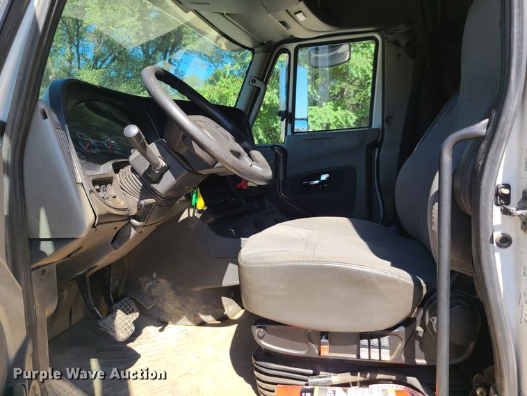 image for item EL9975 2014 International ProStar  semi truck