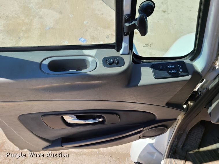 image for item EL9975 2014 International ProStar  semi truck