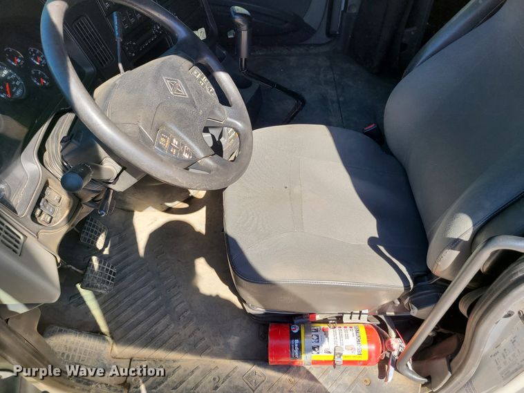 image for item EL9975 2014 International ProStar  semi truck