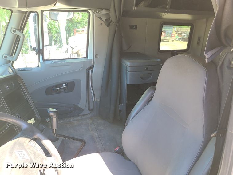 image for item EL9975 2014 International ProStar  semi truck