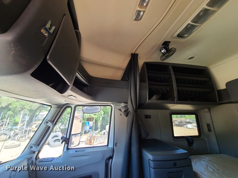 image for item EL9975 2014 International ProStar  semi truck