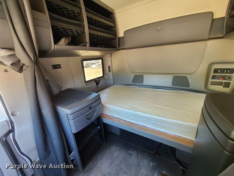 image for item EL9975 2014 International ProStar  semi truck