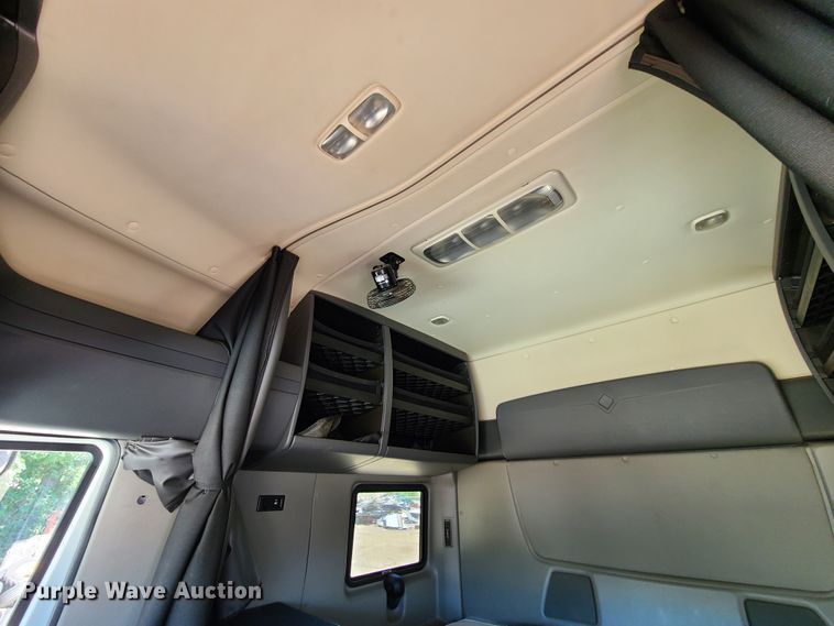 image for item EL9975 2014 International ProStar  semi truck