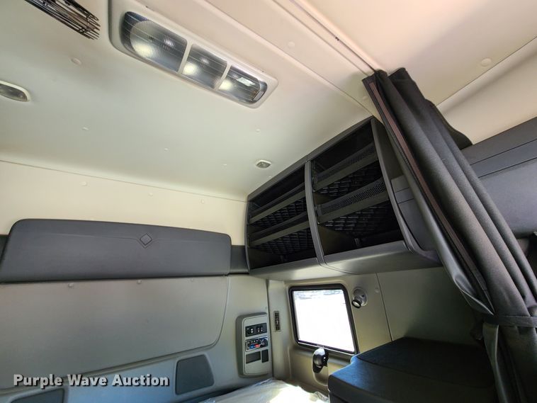 image for item EL9975 2014 International ProStar  semi truck