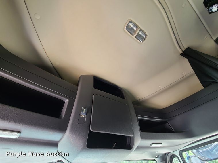 image for item EL9975 2014 International ProStar  semi truck