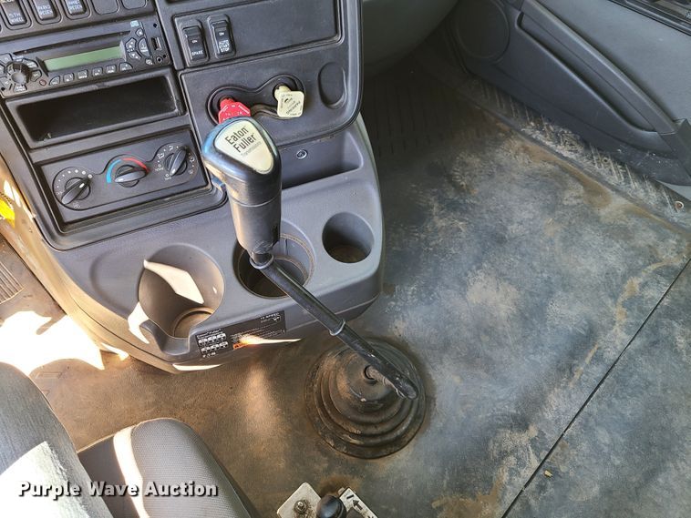 image for item EL9975 2014 International ProStar  semi truck