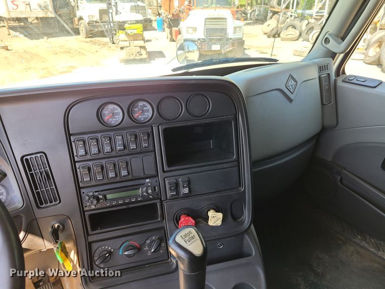 image for item EL9975 2014 International ProStar  semi truck