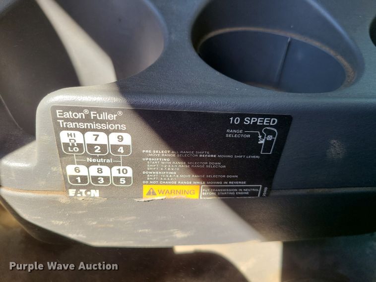 image for item EL9975 2014 International ProStar  semi truck