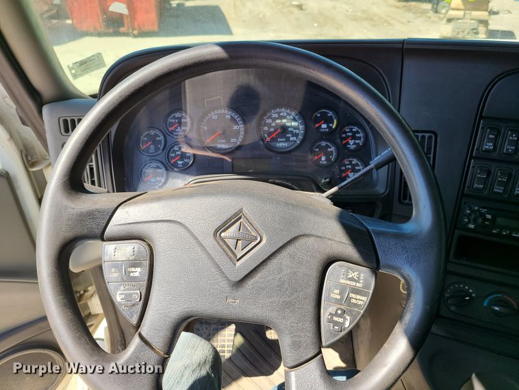 image for item EL9975 2014 International ProStar  semi truck