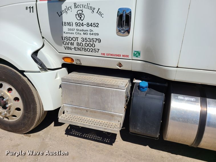 image for item EL9975 2014 International ProStar  semi truck