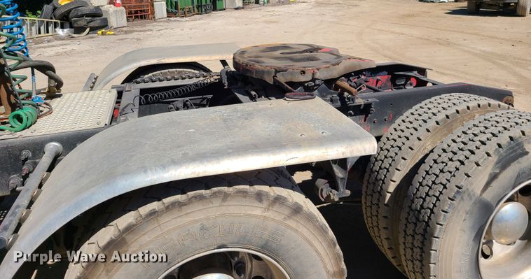 image for item EL9975 2014 International ProStar  semi truck