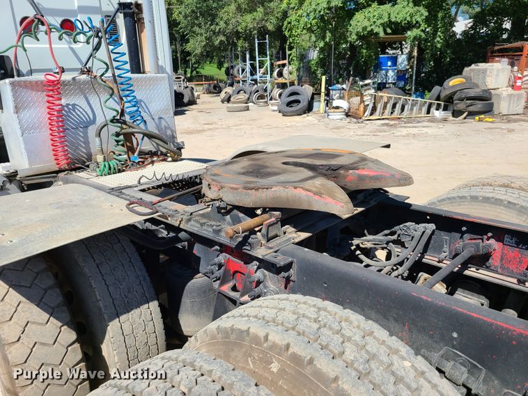 image for item EL9975 2014 International ProStar  semi truck