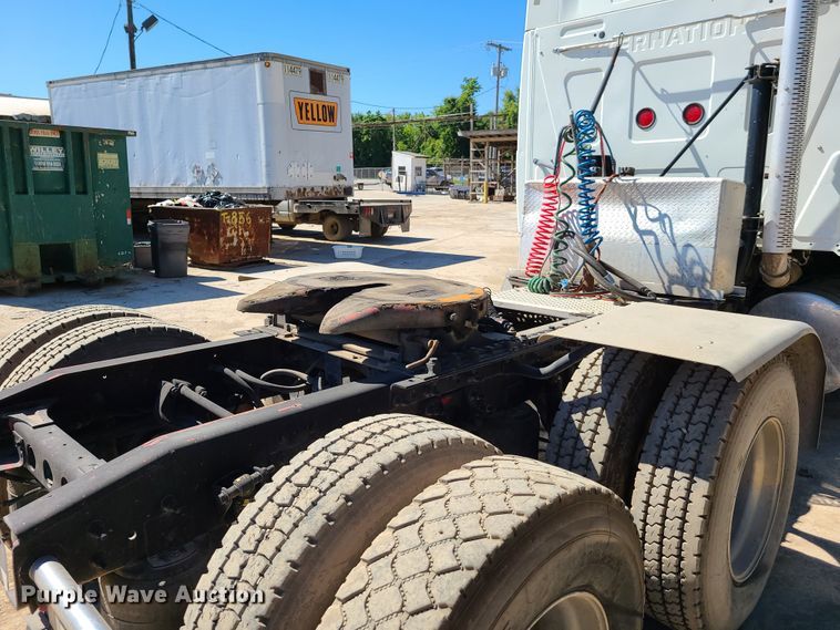 image for item EL9975 2014 International ProStar  semi truck