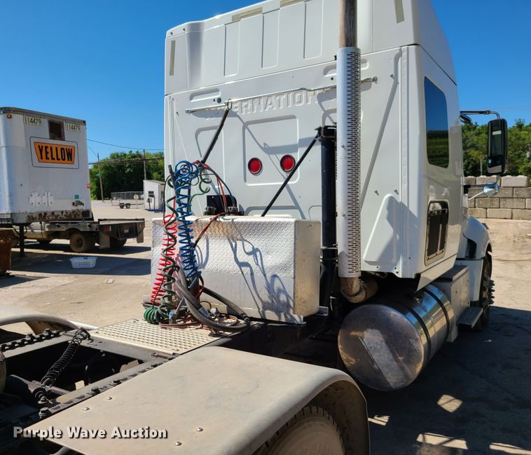 image for item EL9975 2014 International ProStar  semi truck