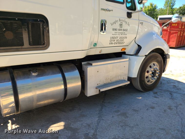 image for item EL9975 2014 International ProStar  semi truck