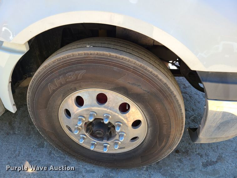 image for item EL9975 2014 International ProStar  semi truck