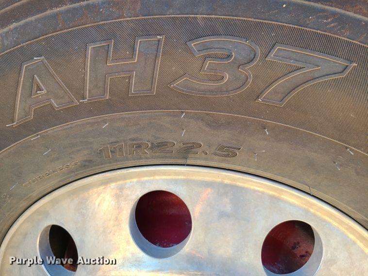 image for item EL9975 2014 International ProStar  semi truck