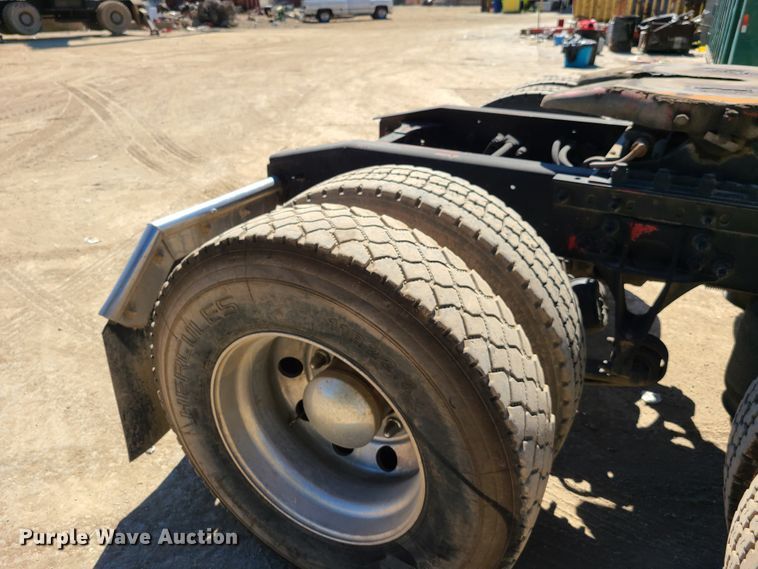 image for item EL9975 2014 International ProStar  semi truck