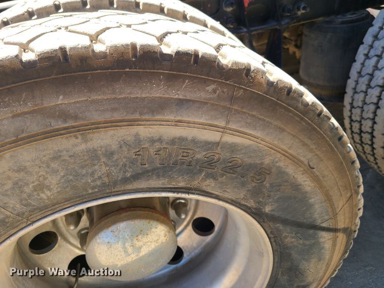 image for item EL9975 2014 International ProStar  semi truck