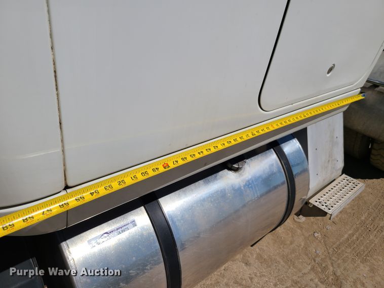 image for item EL9975 2014 International ProStar  semi truck