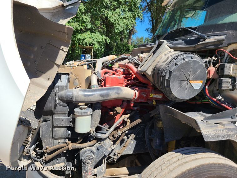 image for item EL9975 2014 International ProStar  semi truck