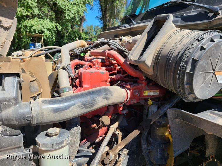 image for item EL9975 2014 International ProStar  semi truck